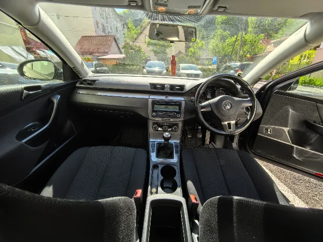 VW Passat B6 an 2010 1.6 TDI Bluemotion – fotografia 6 din 7