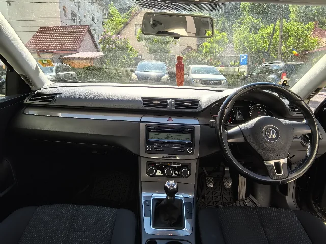 VW Passat B6 an 2010 1.6 TDI Bluemotion – fotografia 5 din 7