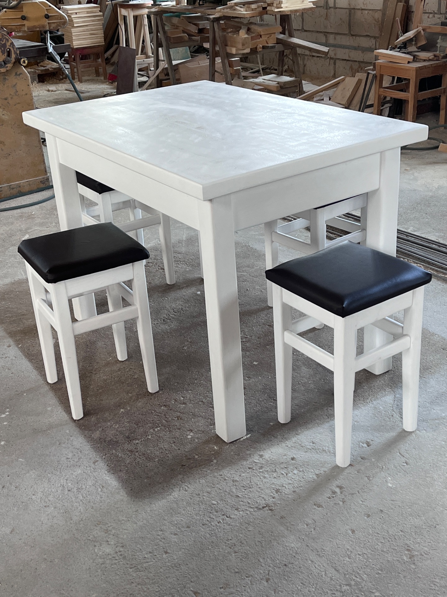 Set bucătărie din lemn masiv – fotografia 1 din 3