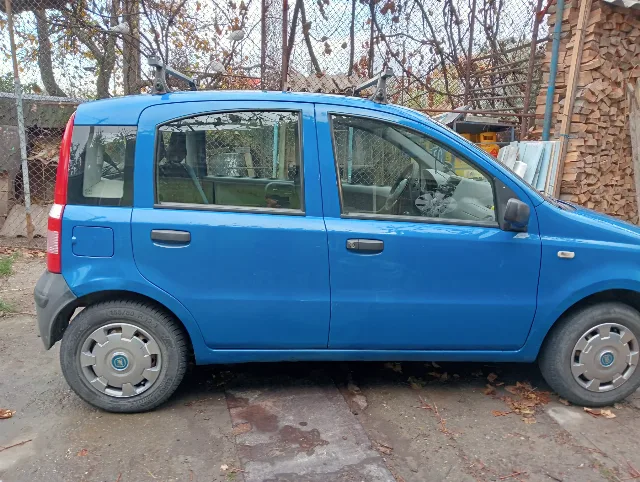 Vând Fiat Panda, an 2004, motor benzina 1.1,214000 km.Schimbat recent pompă benzină și pompa de apa,chit distribuție.Masina in circulație. – fotografia 2 din 3