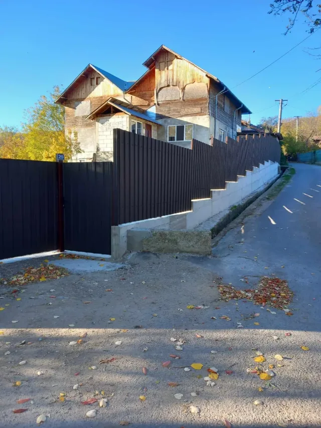 Casa-vila de vănzare – fotografia 1 din 8