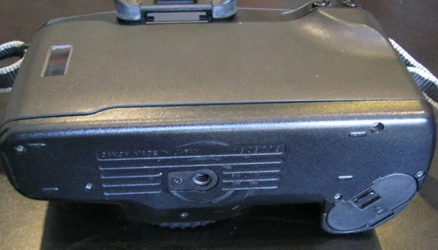 Canon EOS 1000 body – fotografia 4 din 4