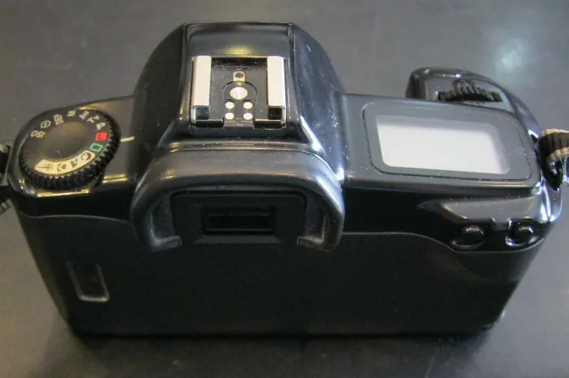 Canon EOS 1000 body – fotografia 2 din 4