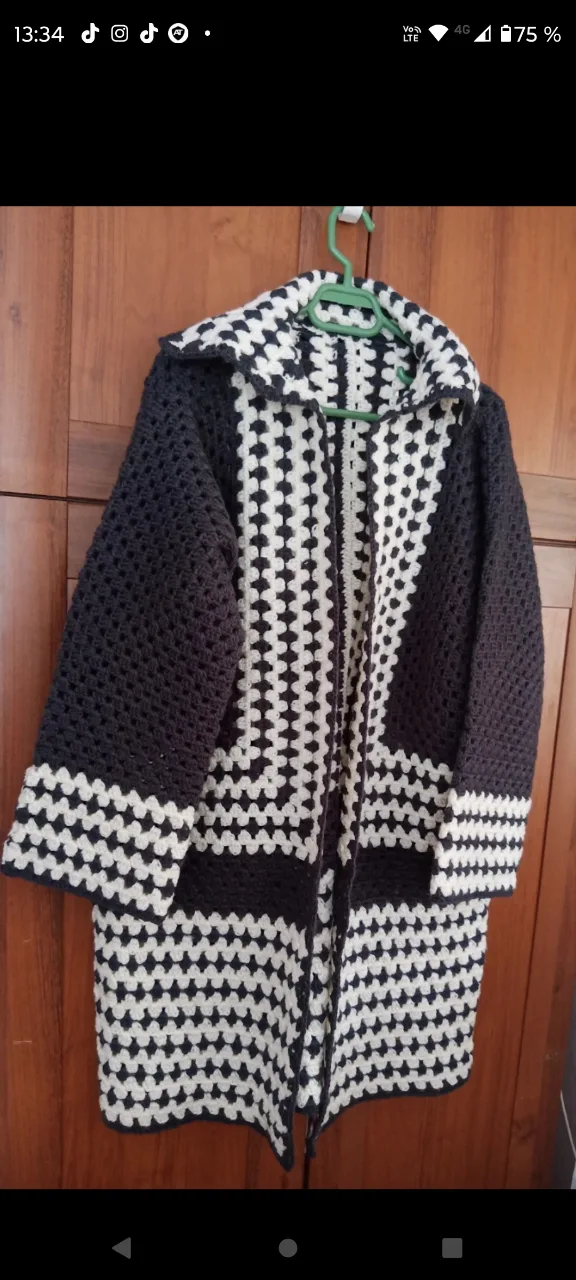 Cardigan croșetat manual – fotografia 1 din 4
