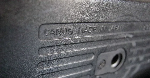 Canon EOS 1000 body – fotografia 3 din 4