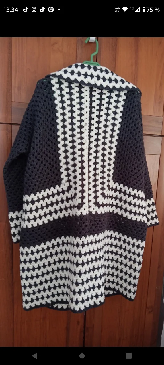 Cardigan croșetat manual – fotografia 2 din 4