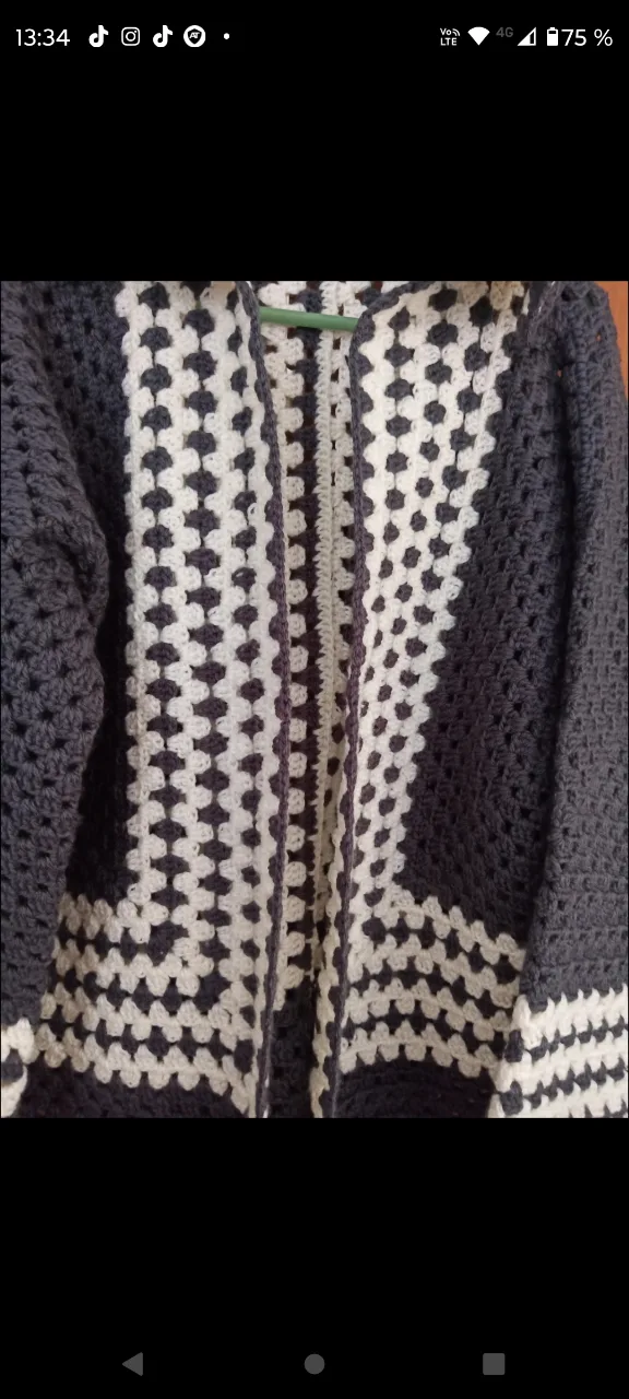 Cardigan croșetat manual – fotografia 3 din 4