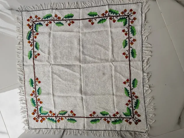 Față de masă cusută manual – fotografia 2 din 2