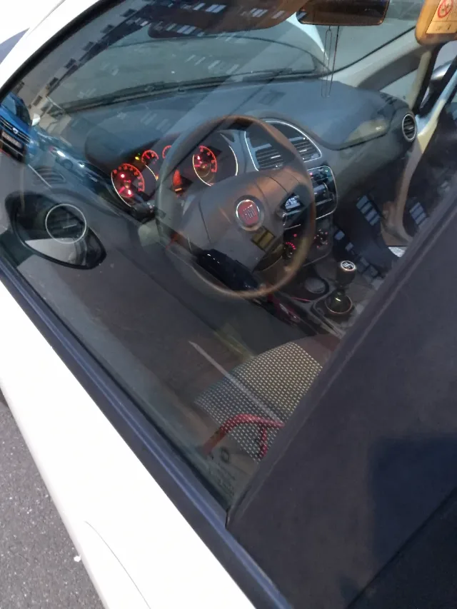 FIAT punto youang   . – fotografia 6 din 8