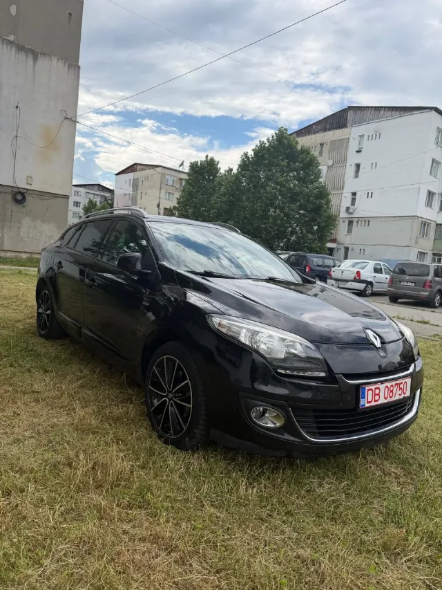 Renault Megane Bose cap 1, 5 an 2013 – fotografia 3 din 8