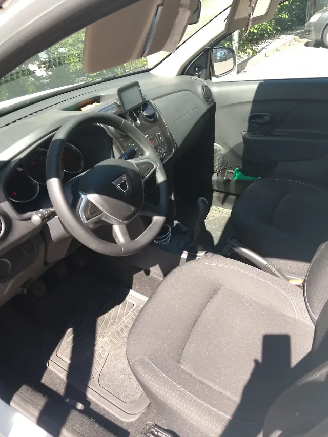 Dacia Logan  2020  Alb . – fotografia 5 din 8