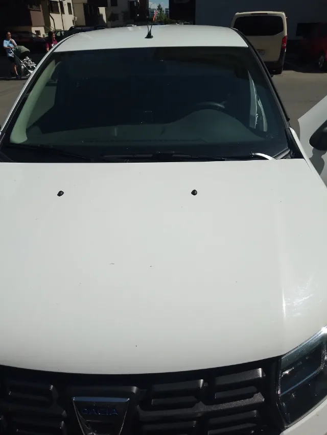 Dacia Logan  2020  Alb . – fotografia 3 din 8