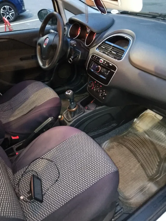 FIAT punto youang   . – fotografia 7 din 8