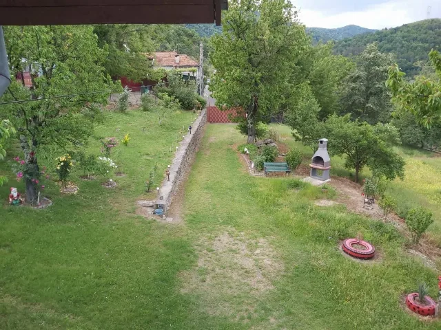 Casă cu teren de vânzare – fotografia 3 din 8