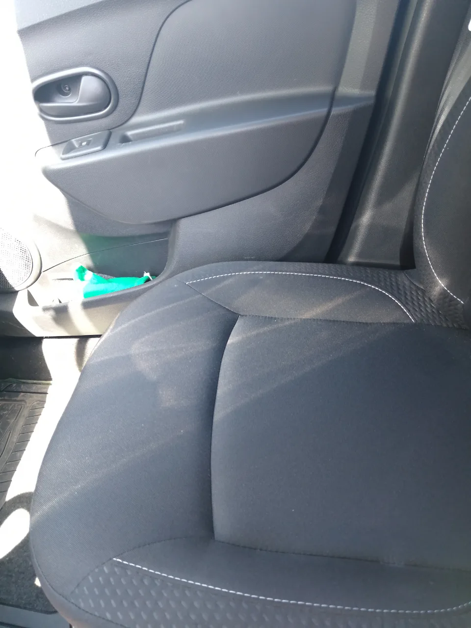 Dacia Logan  2020  Alb . – fotografia 4 din 8