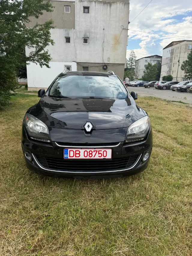 Renault Megane Bose cap 1, 5 an 2013 – fotografia 5 din 8