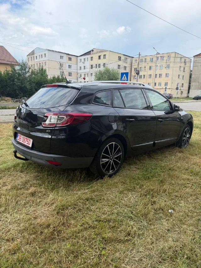 Renault Megane Bose cap 1, 5 an 2013 – fotografia 2 din 8