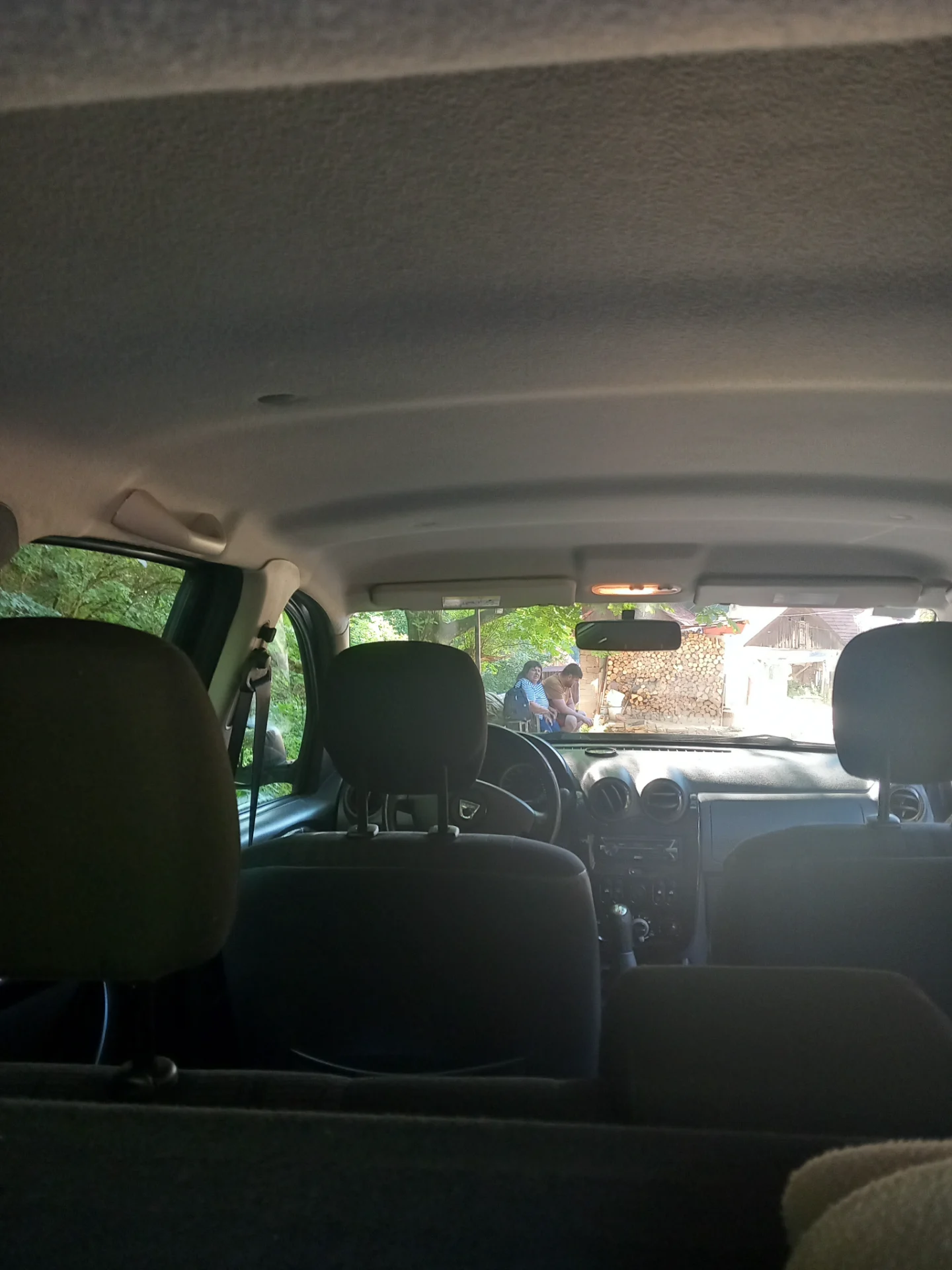 Dacia Duster 1,6 benzină  an 2011 – fotografia 1 din 6