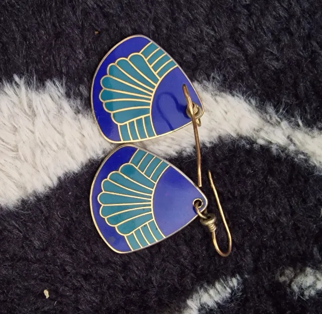 Laurel Burch, cercei auriti „Waterfall Fans” cu email albastru cobalt și turcoaz. – Sector 6, București
