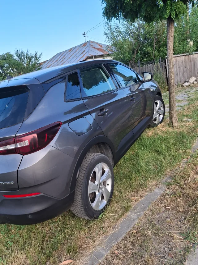 Opel grandland x – fotografia 2 din 7