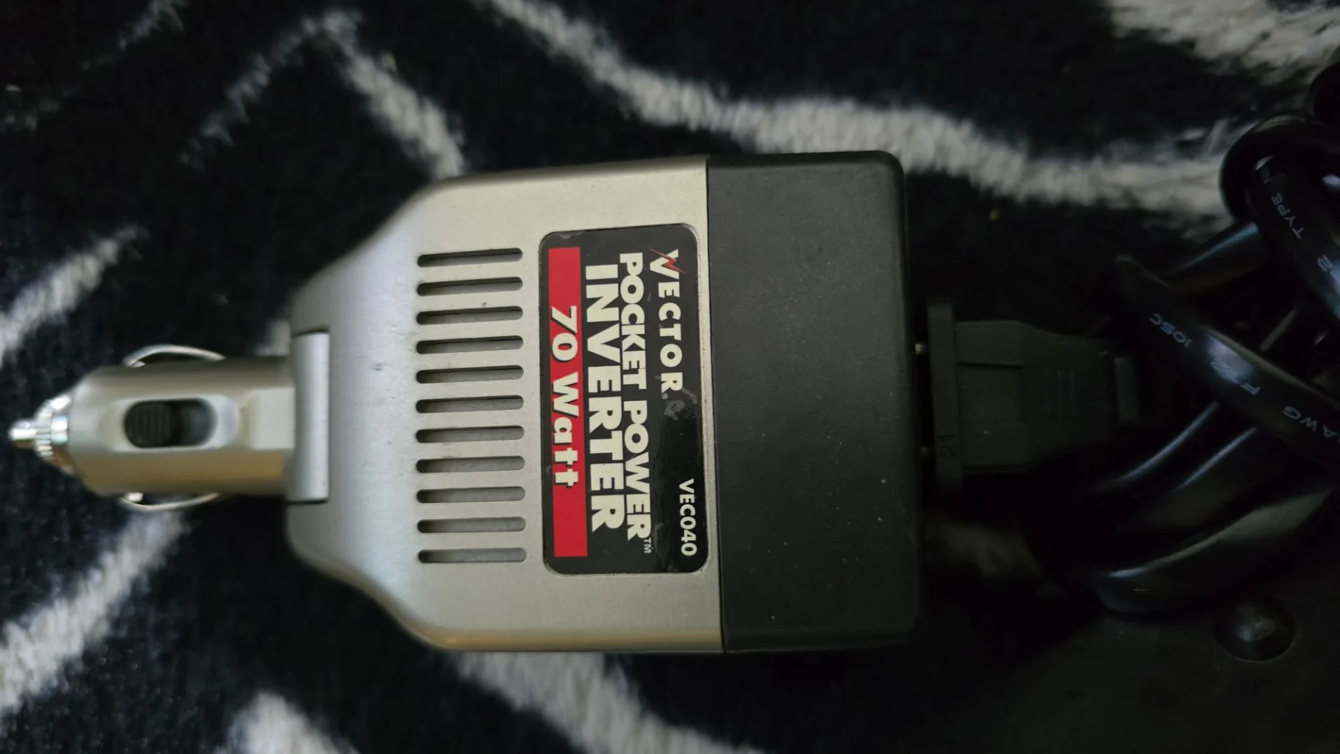 Invertor auto Vector Pocket Power cu adaptor triplu, conectare la priza bricheta a vehiculului – fotografia 2 din 4