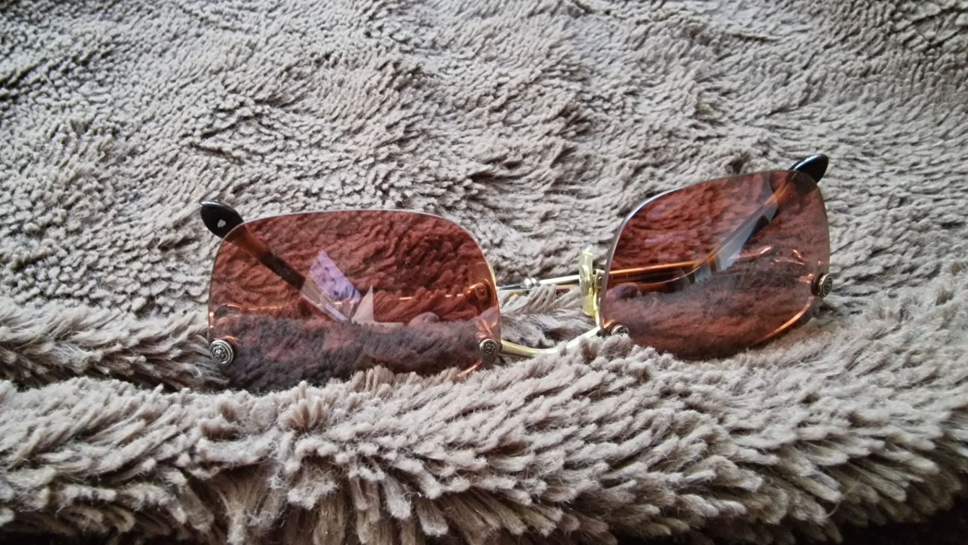 Ochelari de soare un model vintage fără ramă – fotografia 1 din 5