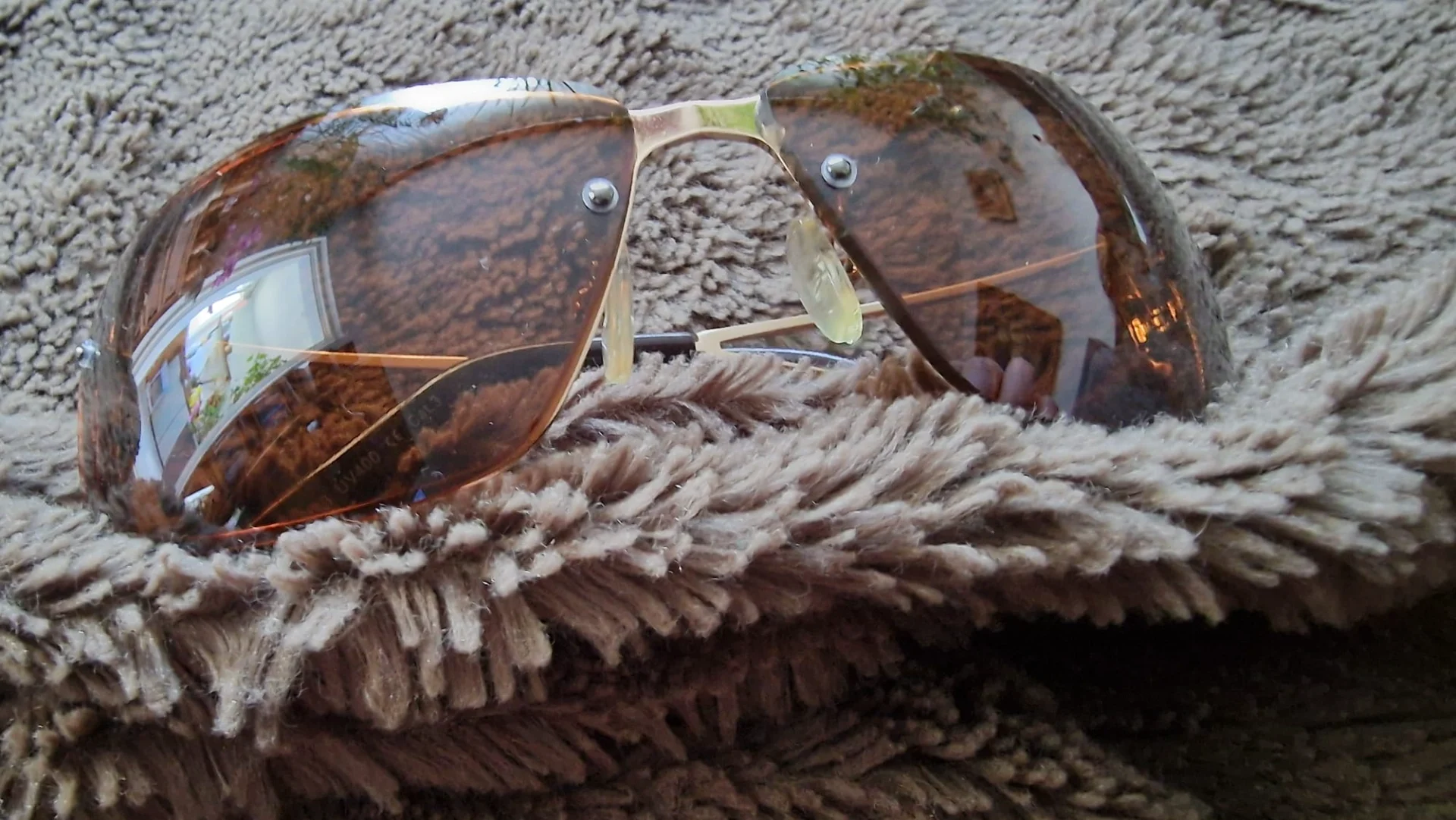 Ochelari de soare de tip vizieră – fotografia 1 din 3