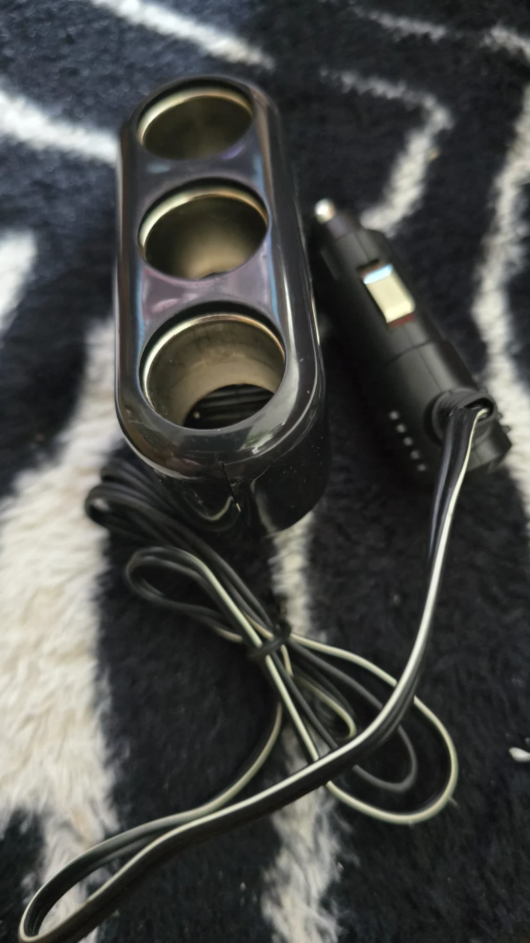 Adaptor triplu pentru bricheta auto – fotografia 2 din 2