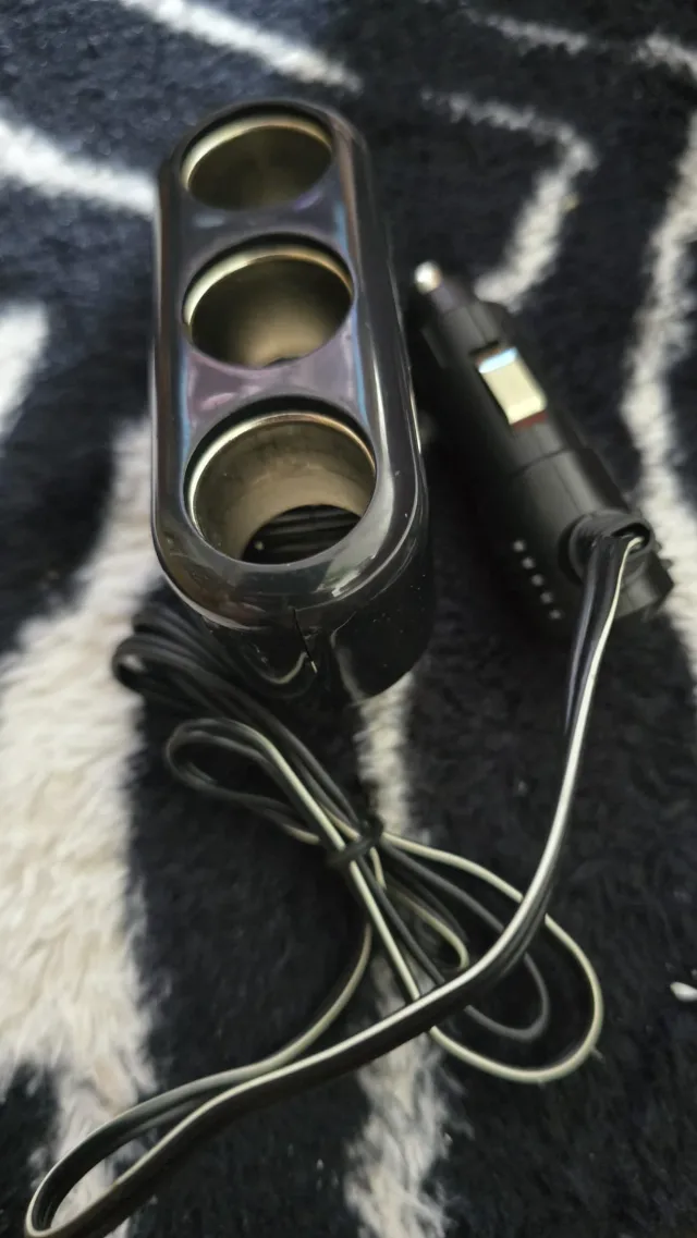 Adaptor triplu pentru bricheta auto – fotografia 2 din 2