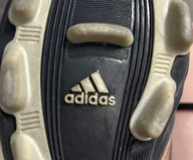 Crampoane Adidas – fotografia 4 din 4