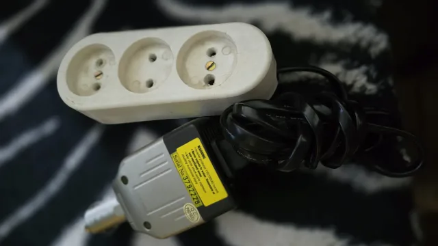 Invertor auto Vector Pocket Power cu adaptor triplu, conectare la priza bricheta a vehiculului – Sector 6, București
