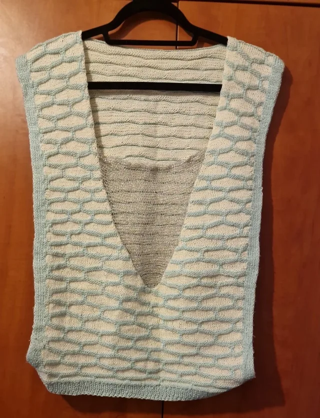 Set pulover mâneci lungi + 2 veste subtiri - lucrate manual – fotografia 3 din 4