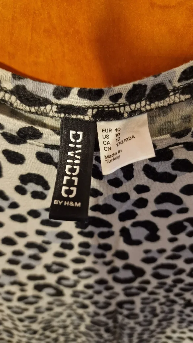 H&M Divided, rochie imprimeu leopard are mâneci lungi, 40 – fotografia 2 din 3