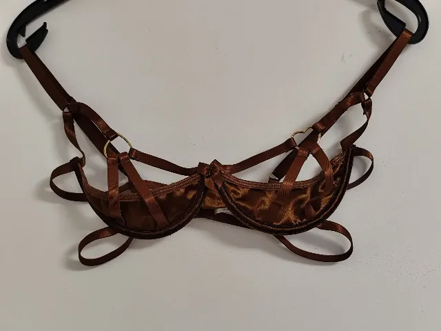 sutien satinat cu decupaj – fotografia 2 din 5