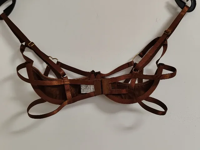 sutien satinat cu decupaj – fotografia 4 din 5