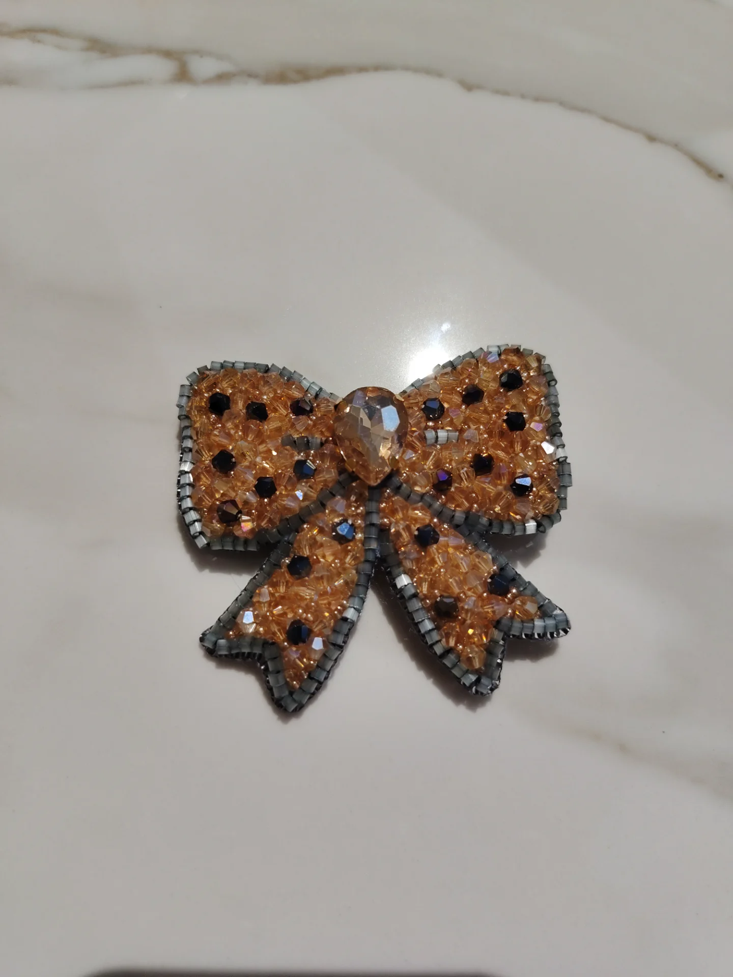 Broșă fundiță elegantă – fotografia 1 din 2