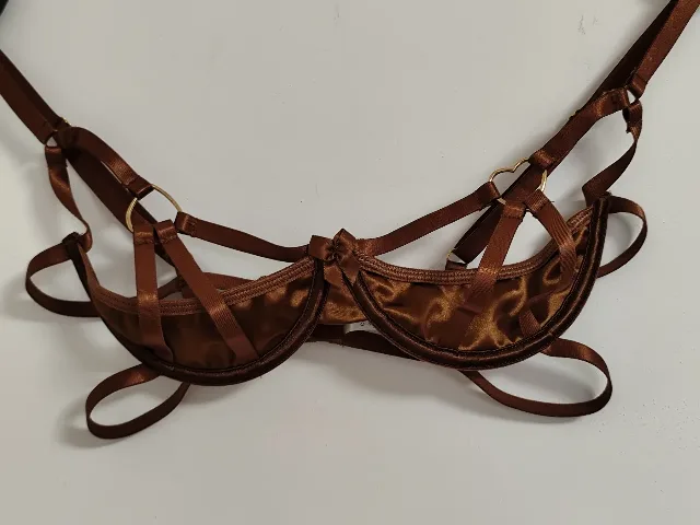 sutien satinat cu decupaj – fotografia 3 din 5