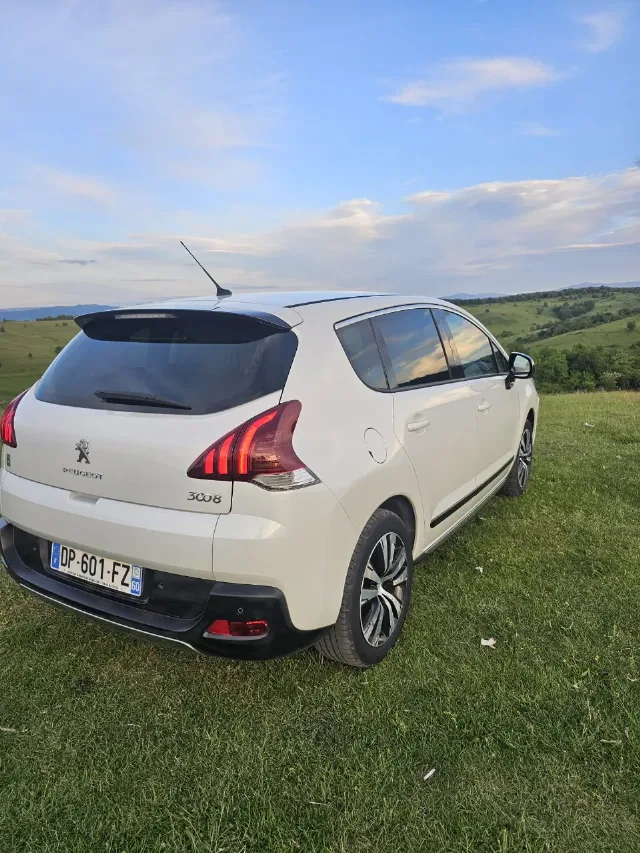 Peugeot 3008 Hybrid 4 4x4 – fotografia 2 din 8