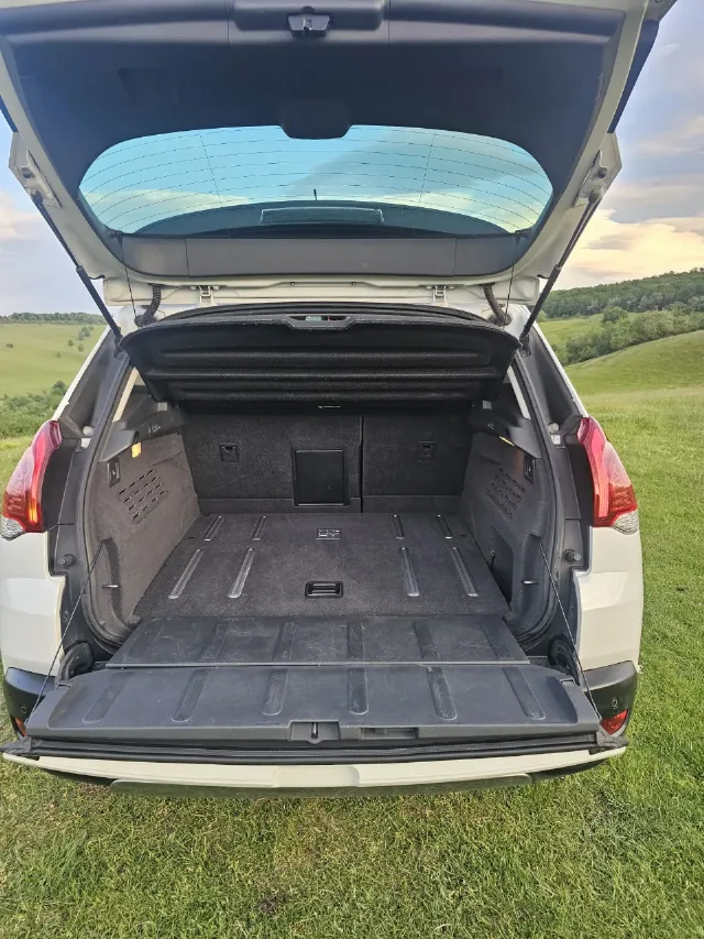 Peugeot 3008 Hybrid 4 4x4 – fotografia 6 din 8