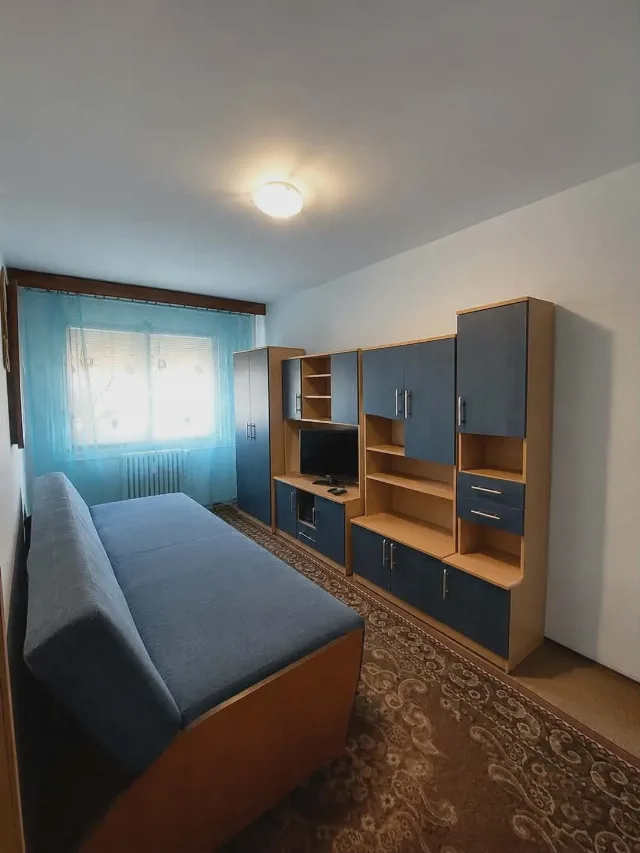 Vânzare apartament trei camere – fotografia 2 din 8