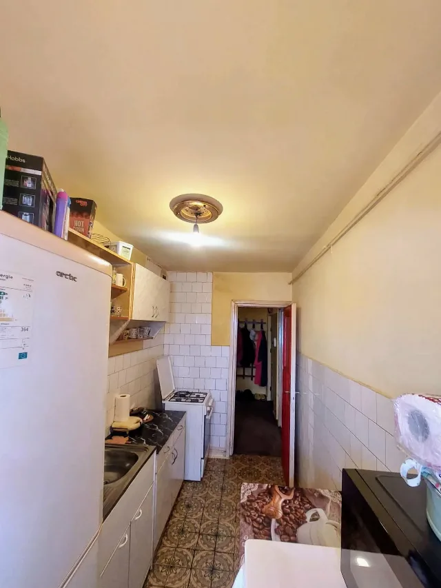 Vânzare apartament trei camere – fotografia 6 din 8