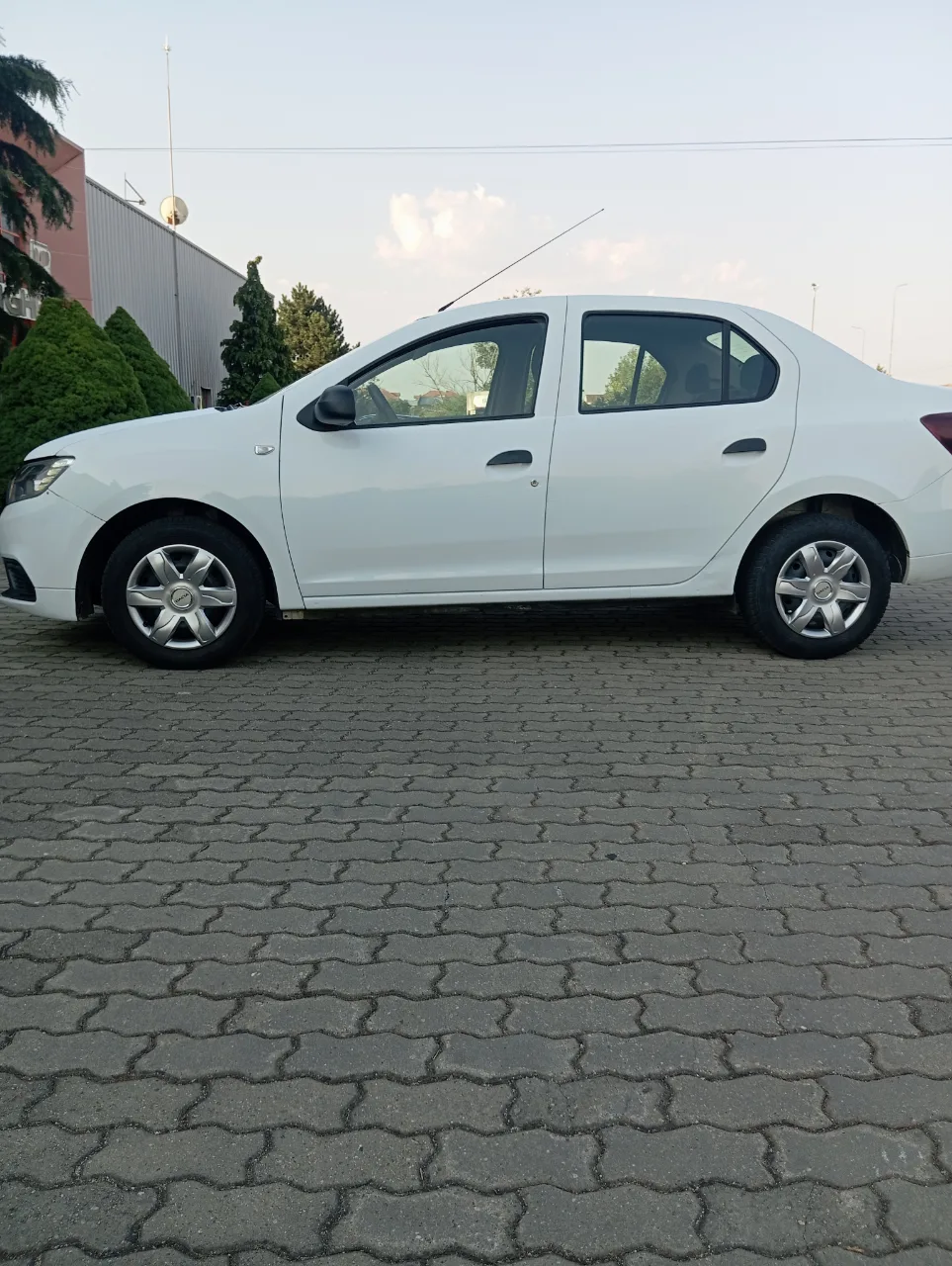 Logan 1L GPL benzina – fotografia 1 din 8