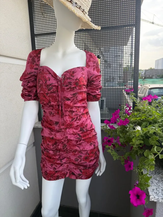 Rochie scurta . – fotografia 3 din 4