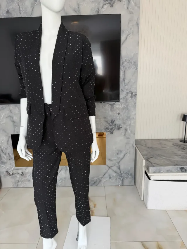 Costum cu aplicații strălucitoare – Giroc, Timiș