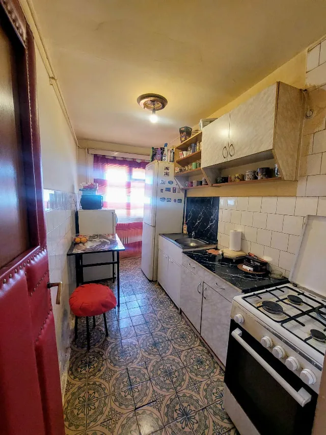 Vânzare apartament trei camere – fotografia 5 din 8
