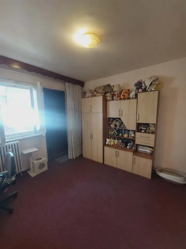 Vânzare apartament trei camere – fotografia 4 din 8