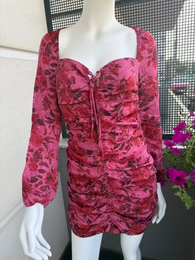 Rochie scurta . – fotografia 2 din 4