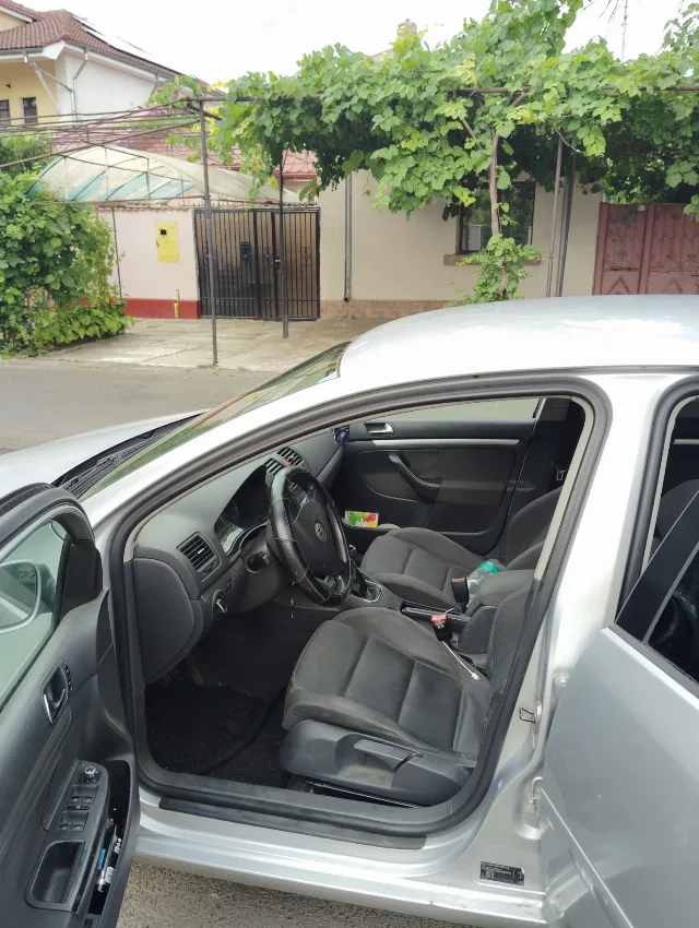 Vând golf 5 1.9 tdi an 2005 – fotografia 6 din 7