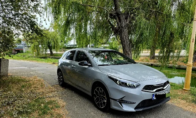 kia ceed benzina 1.0 An 2024 – fotografia 2 din 8