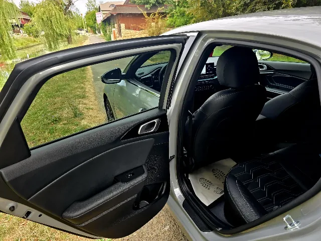 kia ceed benzina 1.0 An 2024 – fotografia 6 din 8
